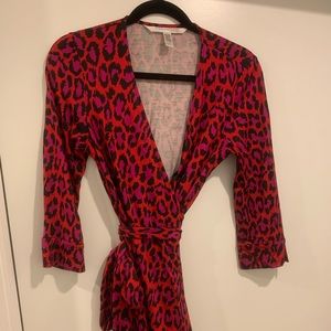 Diane von Furstenberg Vintage Wrap Dress Pink Leopard. Size 8. 3/4 sleeve